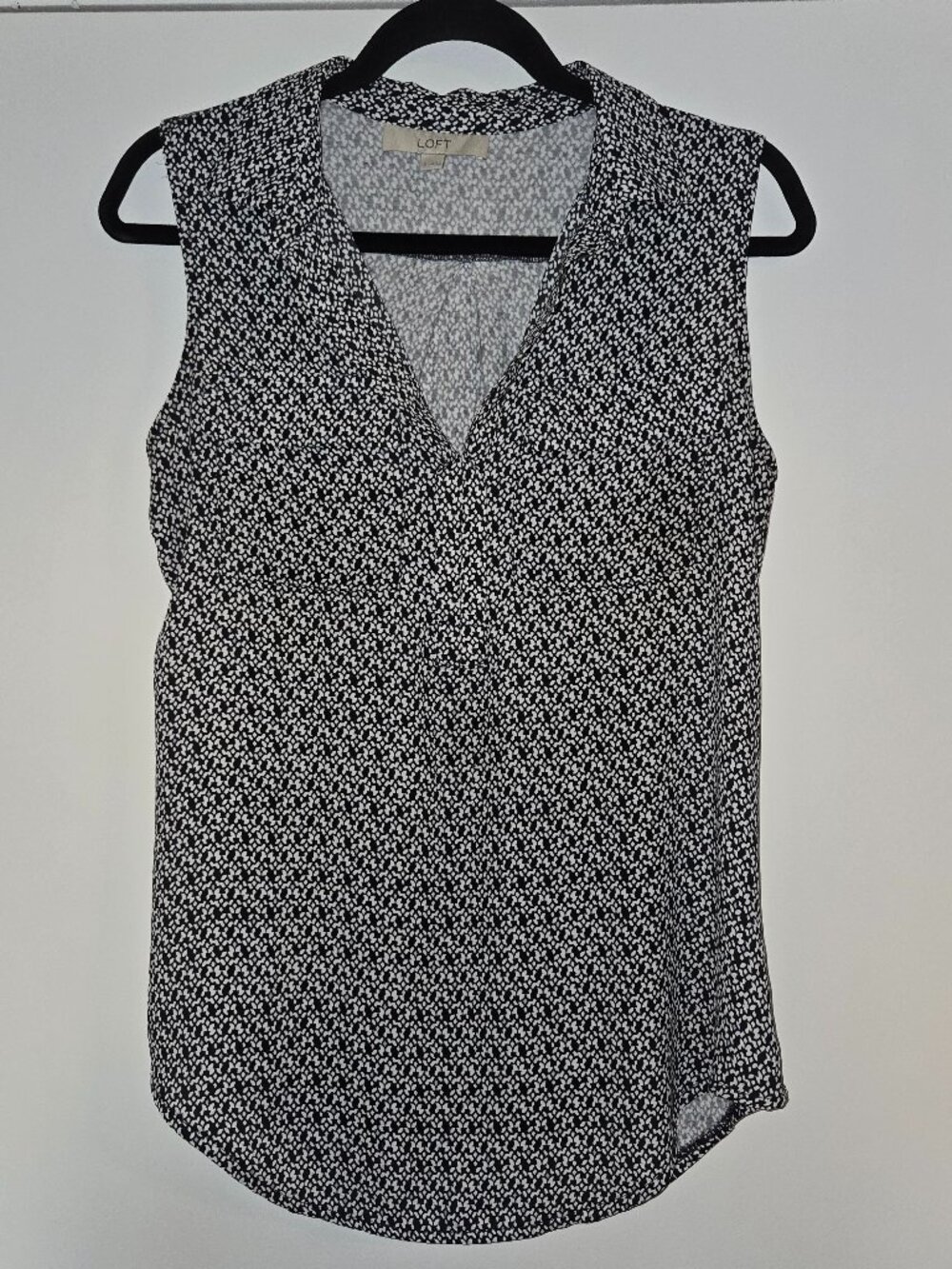 Loft Sleeveless Blouse in Dark Navy Blue Pattern